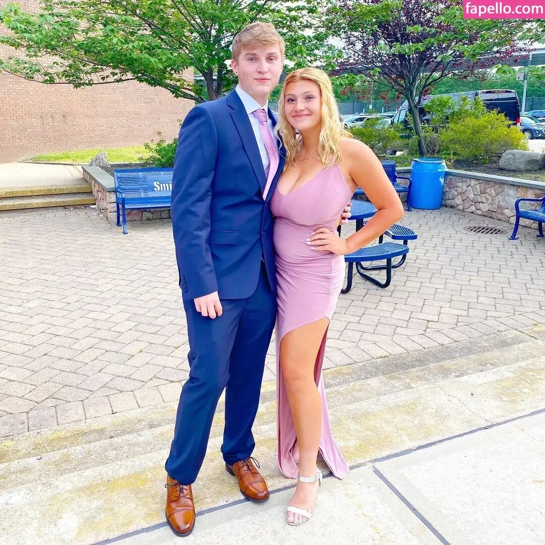 nicoledwyerq Onlyfans Photo Gallery 