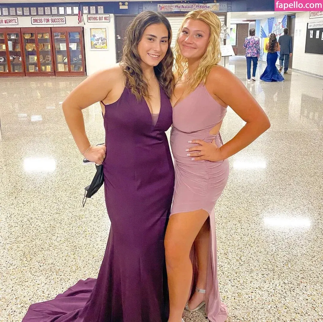 nicoledwyerq Onlyfans Photo Gallery 