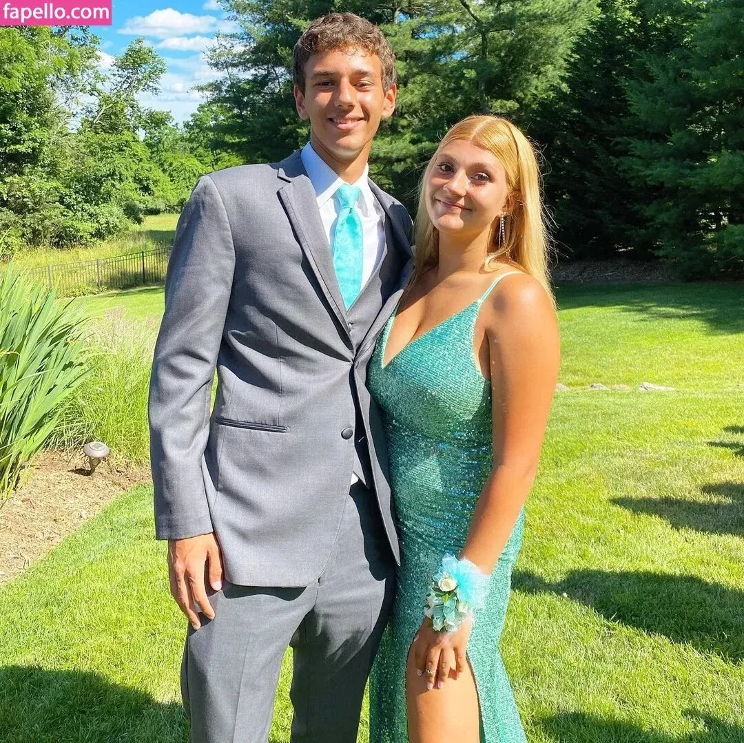 nicoledwyerq Onlyfans Photo Gallery 