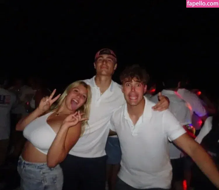 nicoledwyerq Onlyfans Photo Gallery 