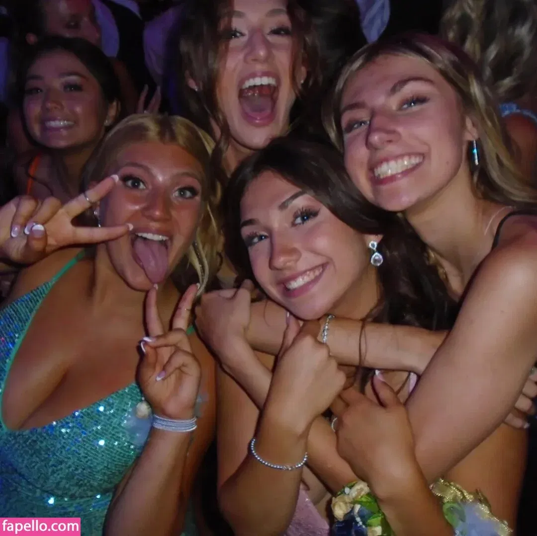 nicoledwyerq Onlyfans Photo Gallery 