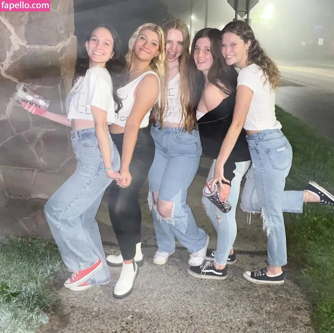 nicoledwyerq Onlyfans Photo Gallery 