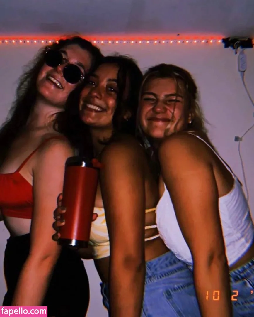 nicoledwyerq Onlyfans Photo Gallery 