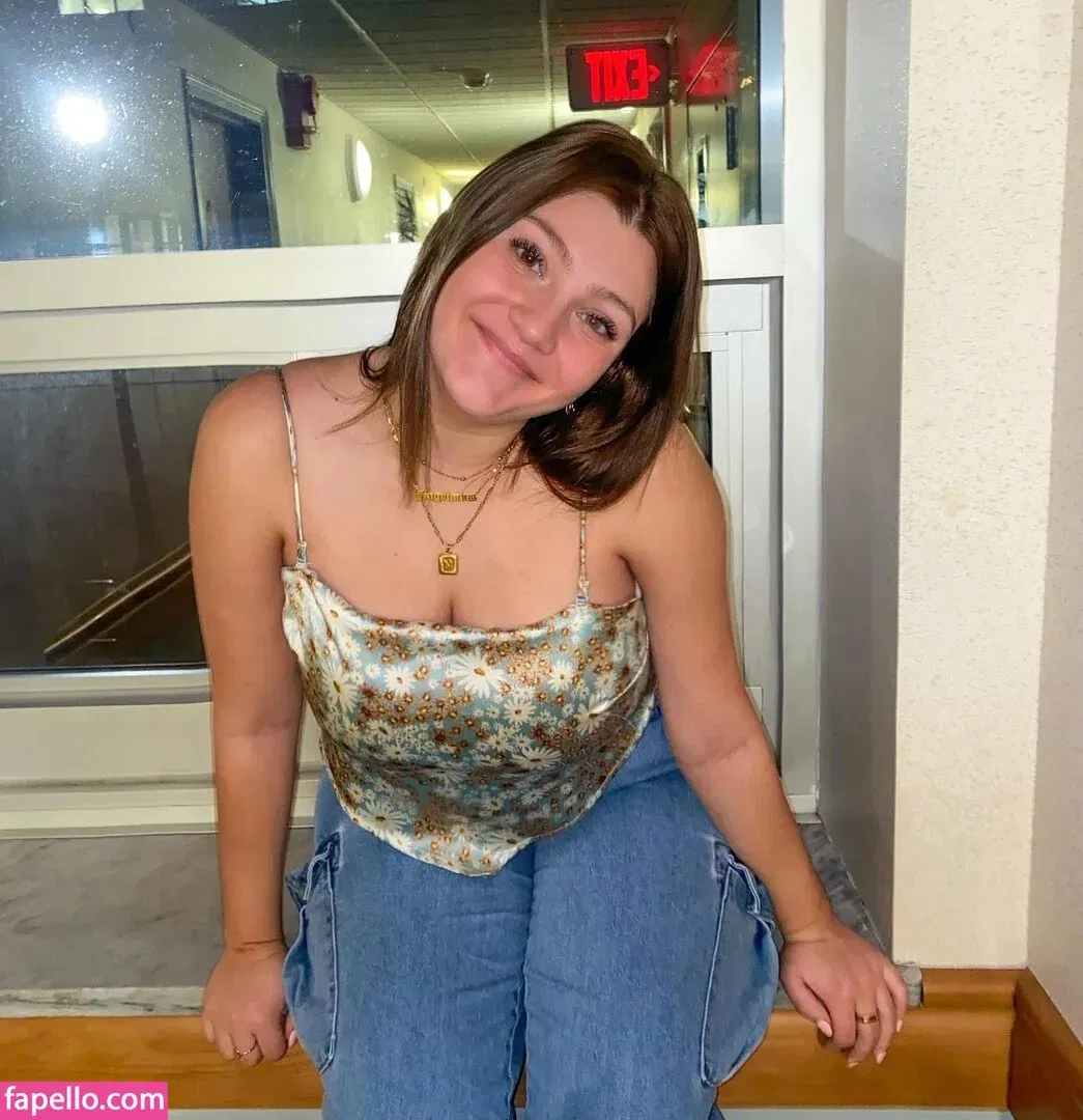 nicoledwyerq Onlyfans Photo Gallery 