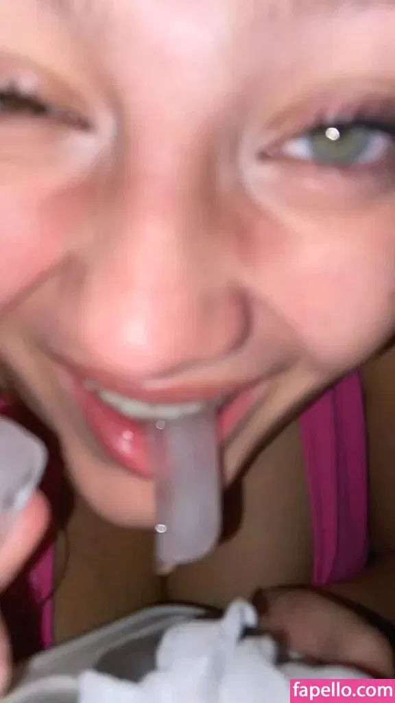 nicoledwyerq Onlyfans Photo Gallery 