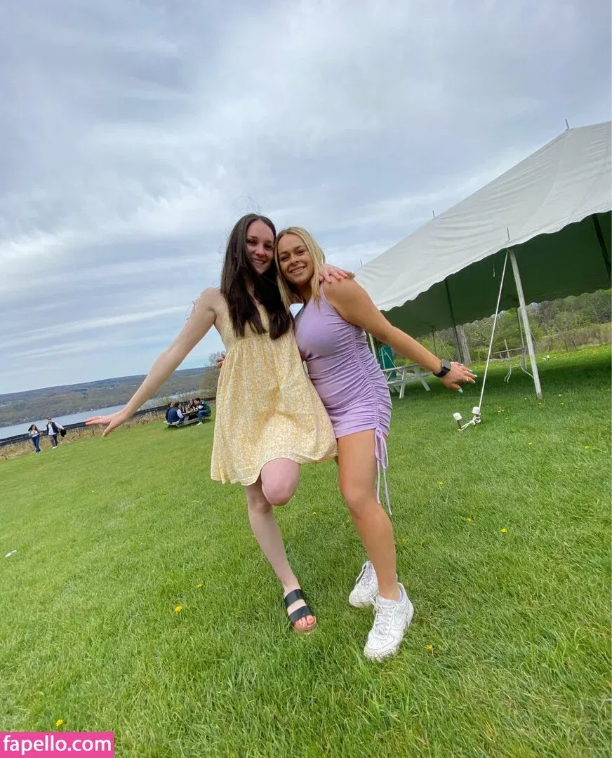 nicoledwyerq Onlyfans Photo Gallery 