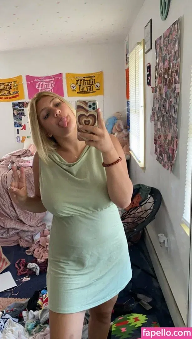 nicoledwyerq Onlyfans Photo Gallery 