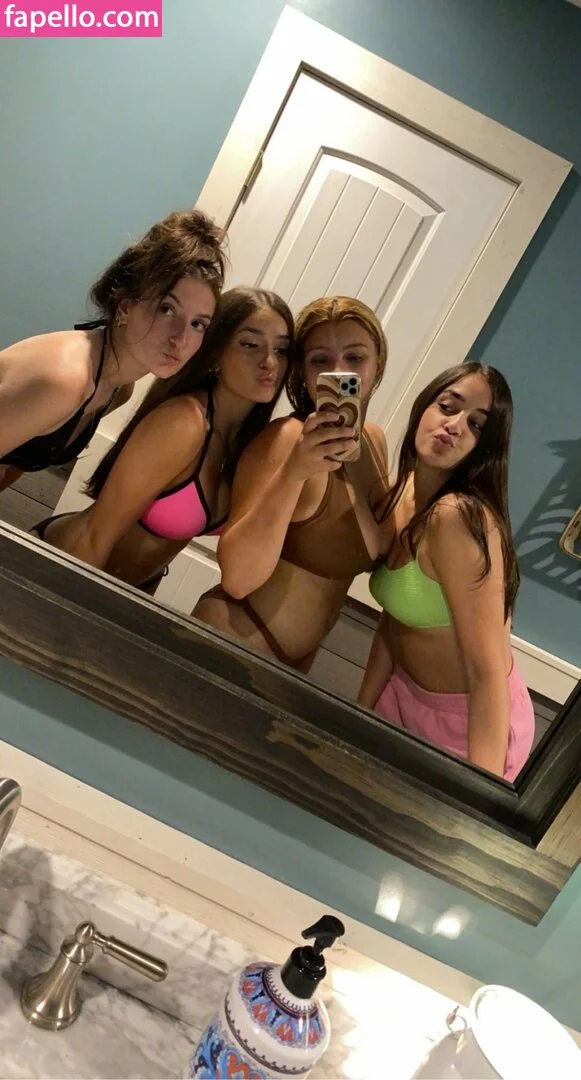 nicoledwyerq Onlyfans Photo Gallery 