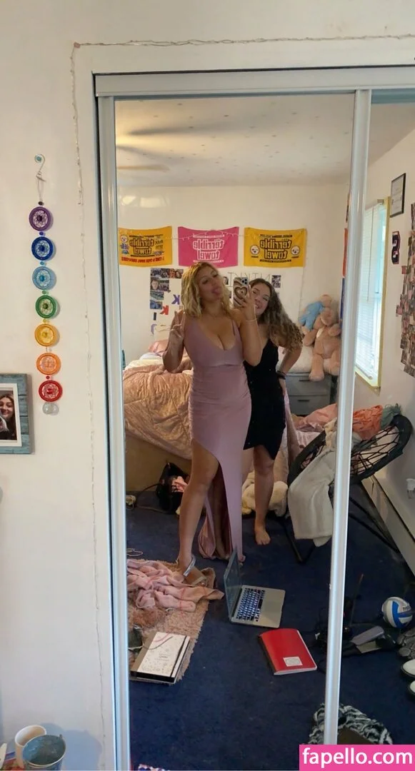 nicoledwyerq Onlyfans Photo Gallery 