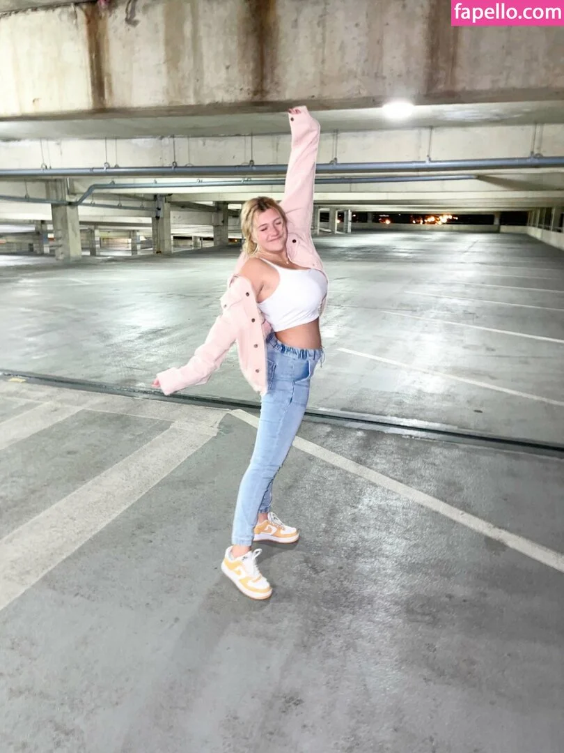 nicoledwyerq Onlyfans Photo Gallery 