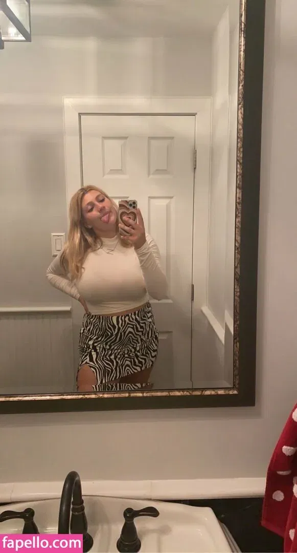 nicoledwyerq Onlyfans Photo Gallery 