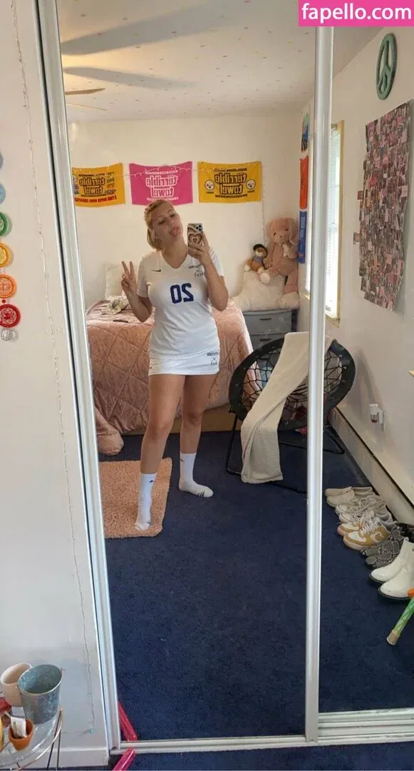 nicoledwyerq Onlyfans Photo Gallery 