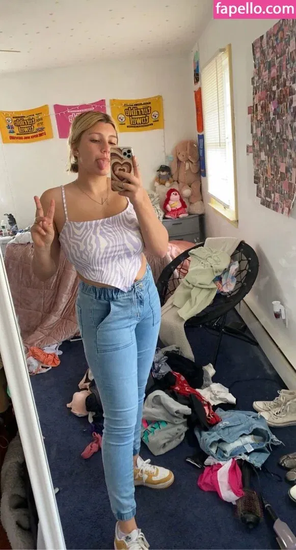 nicoledwyerq Onlyfans Photo Gallery 