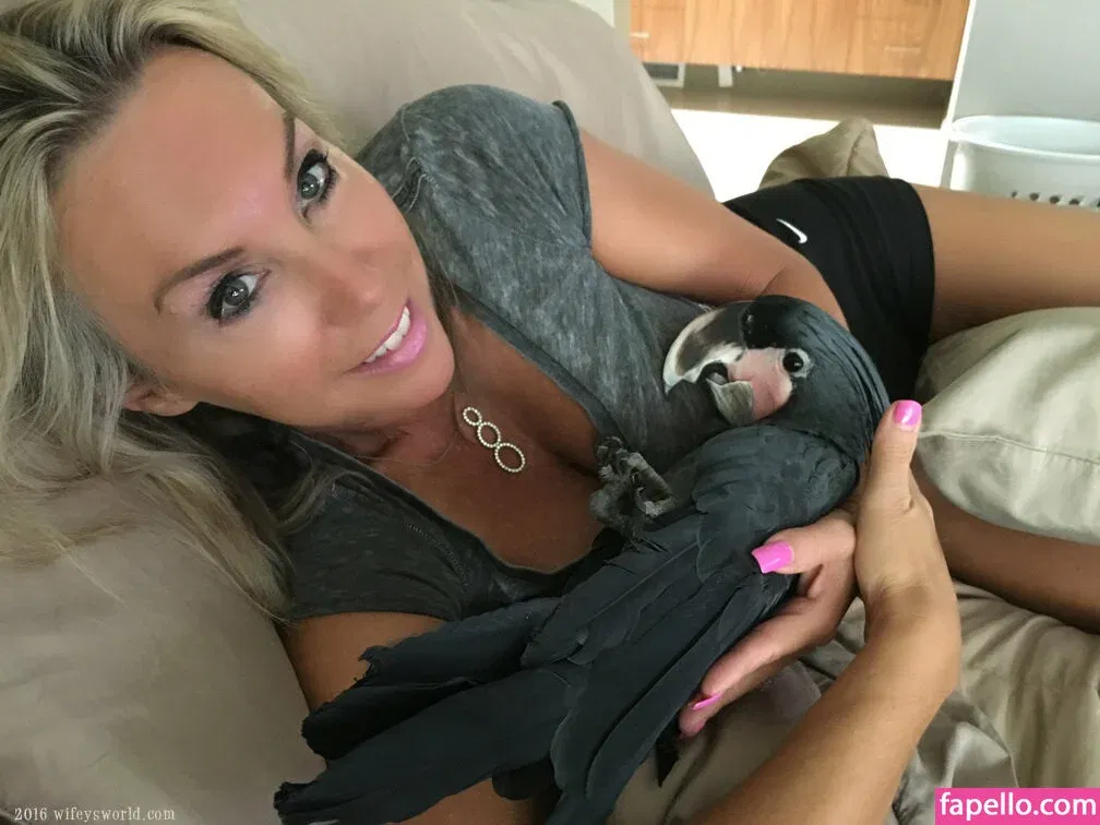 Wifey's World Onlyfans Photo Gallery 