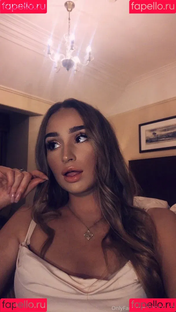 Chloe Marshall / chlo_marsh / chloemarshall01 Onlyfans Photo Gallery 