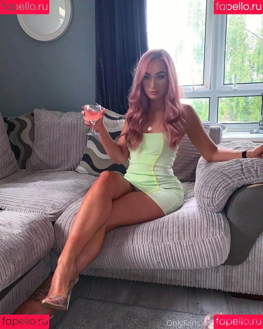 Chloe Marshall / chlo_marsh / chloemarshall01 Onlyfans Photo Gallery 