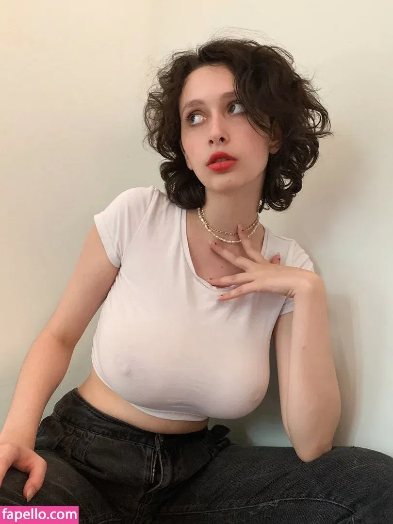 helga.amor.back / helgaamor Onlyfans Photo Gallery 