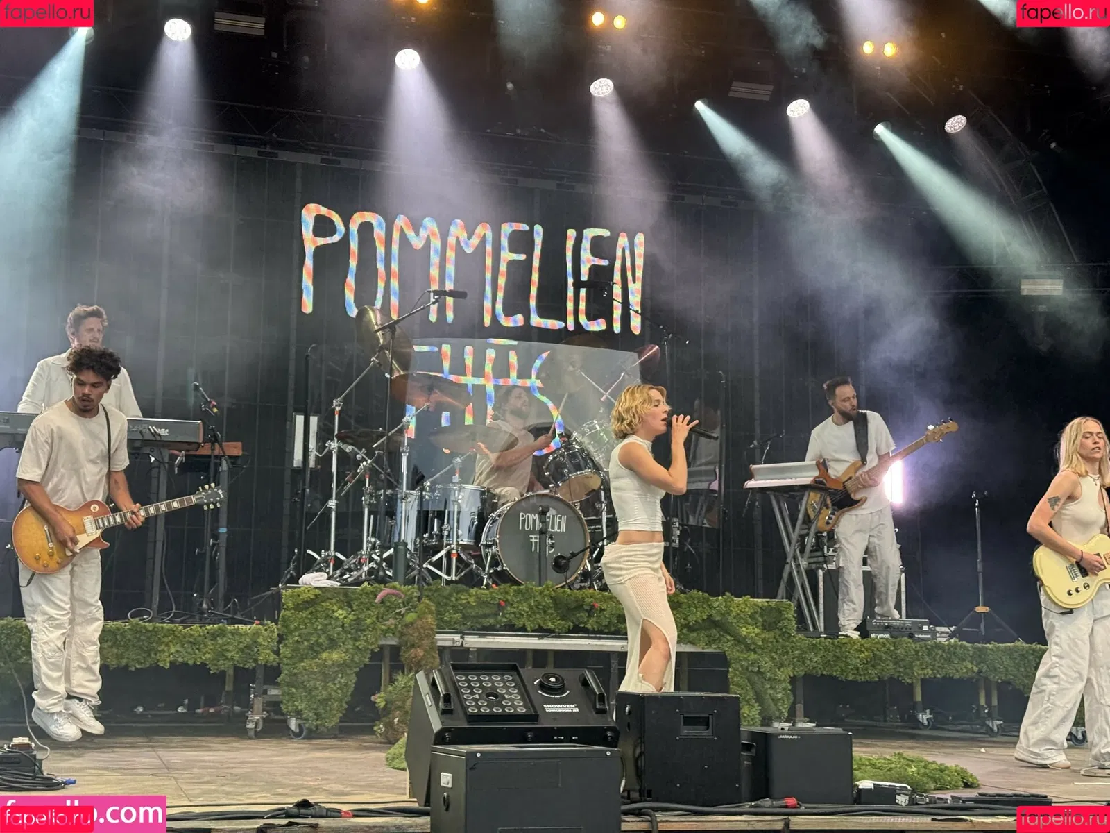 Pommelien Thijs / pommelienthijs / pommelinetilliere Onlyfans Photo Gallery 