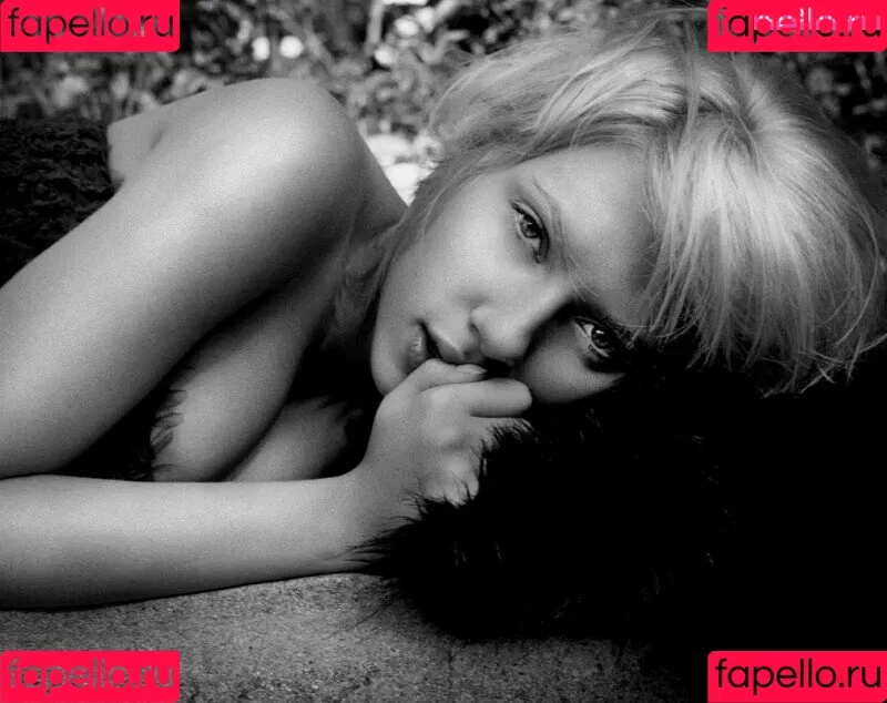 Scarlett Johansson / scarlettjohanson / scarlettjohanssonworld Onlyfans Photo Gallery 
