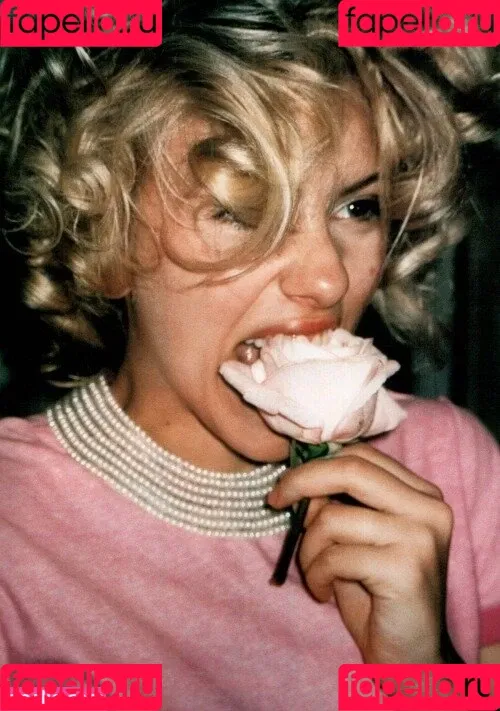 Scarlett Johansson / scarlettjohanson / scarlettjohanssonworld Onlyfans Photo Gallery 