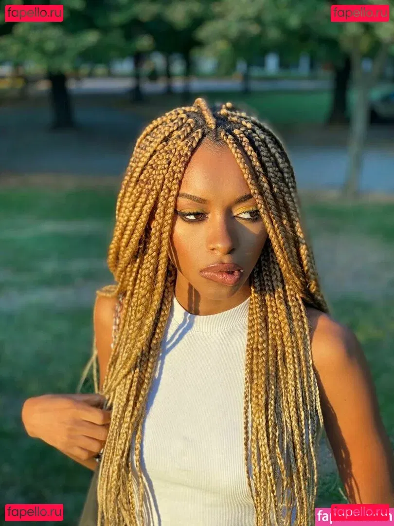 busty_barbie / bustyxl Onlyfans Photo Gallery 