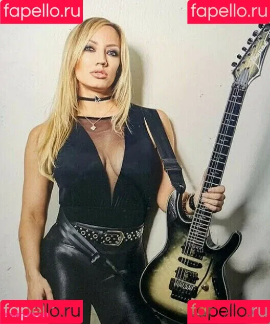 WomenMetal / WomenofMetal / thrashmetaldoll Onlyfans Photo Gallery 