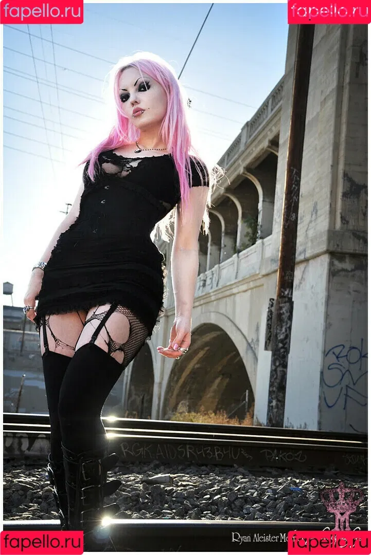 WomenMetal / WomenofMetal / thrashmetaldoll Onlyfans Photo Gallery 