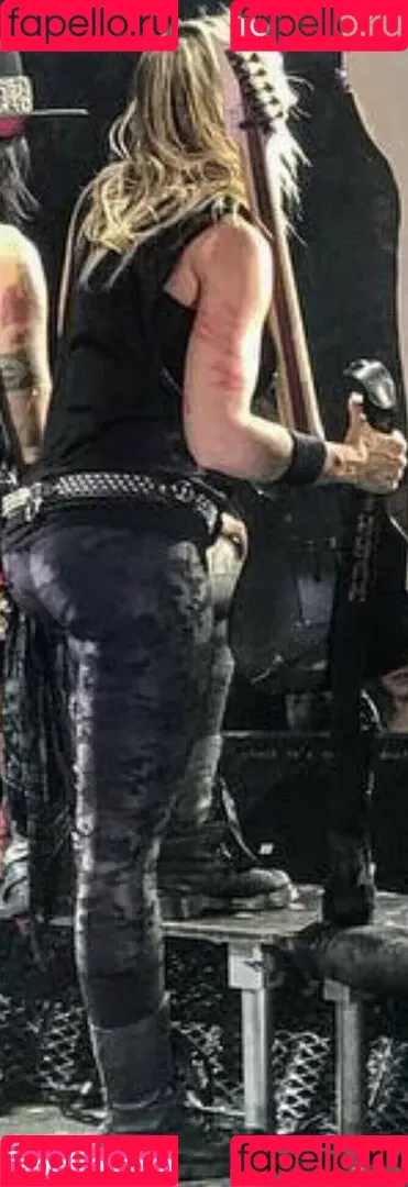 WomenMetal / WomenofMetal / thrashmetaldoll Onlyfans Photo Gallery 