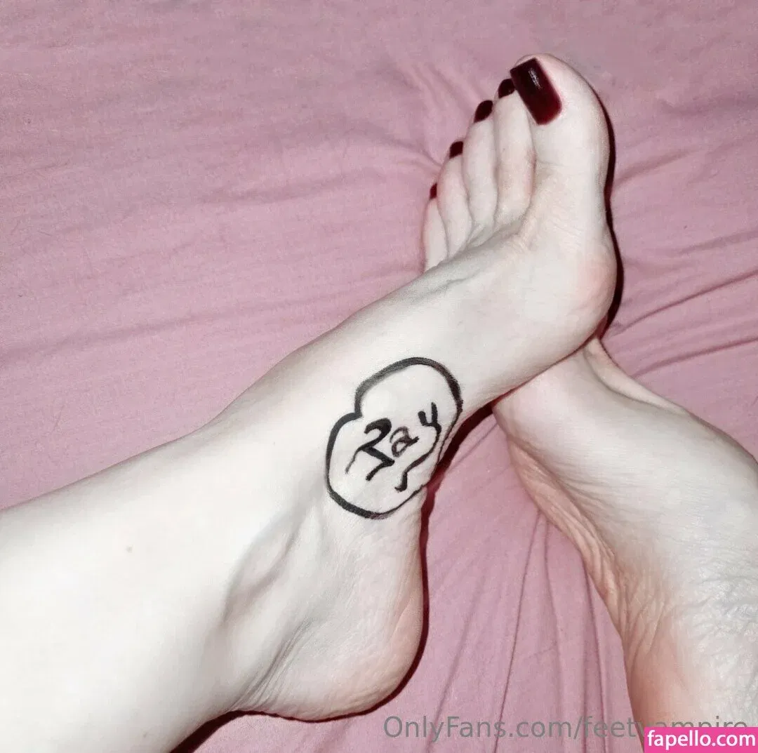 Feetvampire / vampire_feett Onlyfans Photo Gallery 