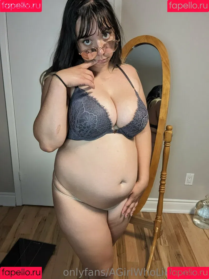 AGirlWhoLikesToEat / https: Onlyfans Photo Gallery 
