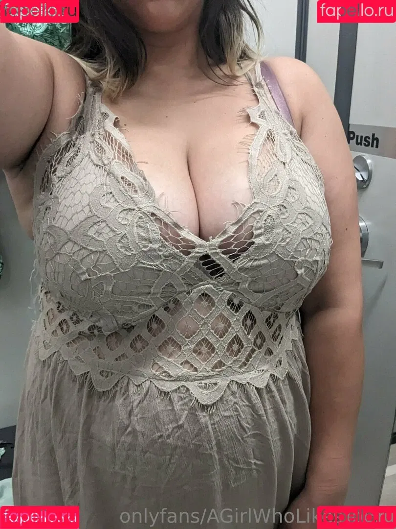AGirlWhoLikesToEat / https: Onlyfans Photo Gallery 