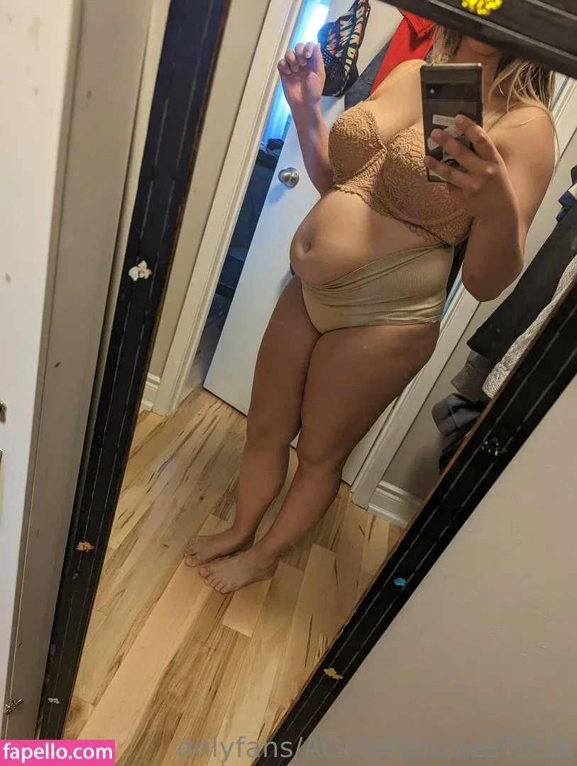 AGirlWhoLikesToEat / https: Onlyfans Photo Gallery 