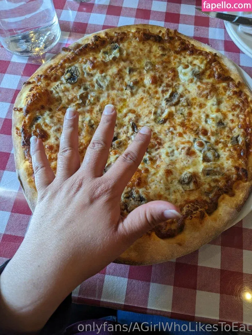 AGirlWhoLikesToEat / https: Onlyfans Photo Gallery 