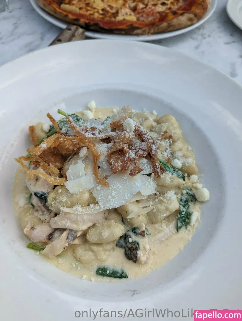 AGirlWhoLikesToEat / https: Onlyfans Photo Gallery 