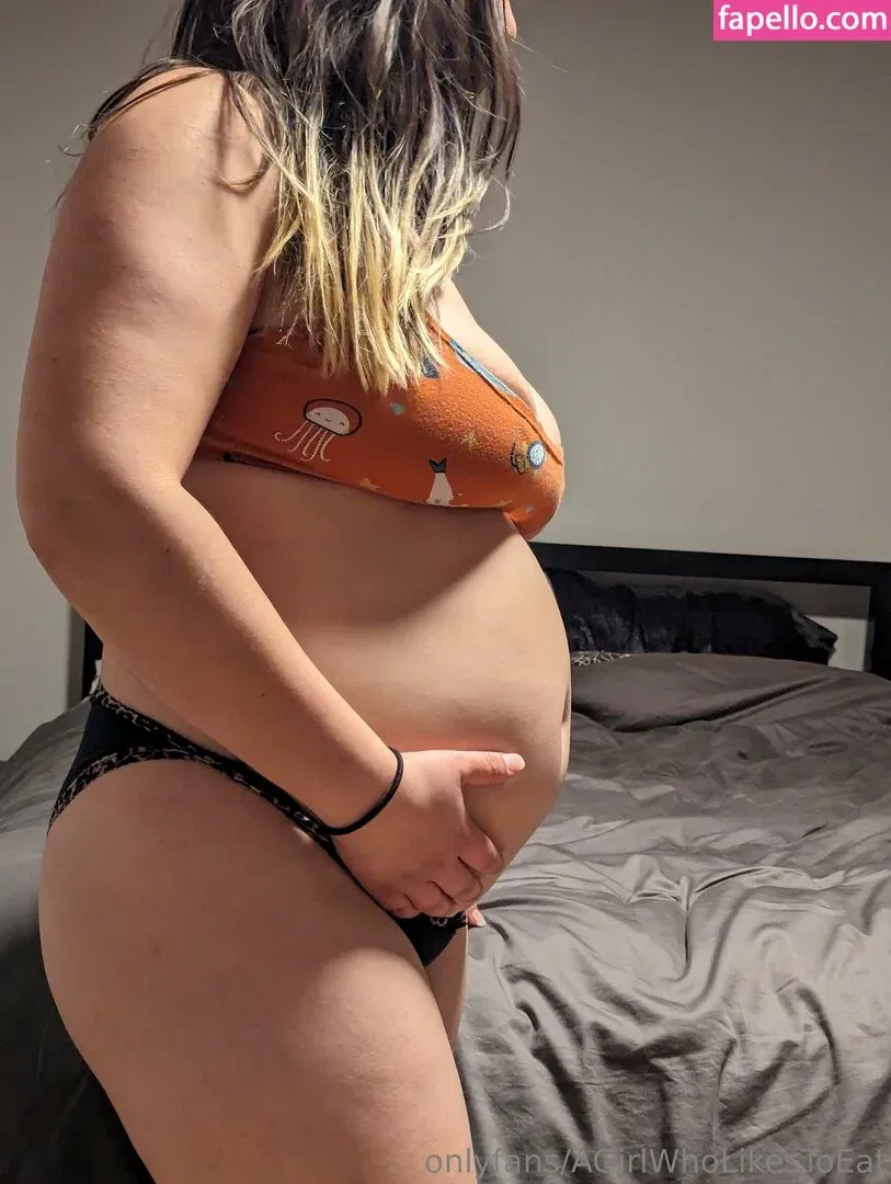 AGirlWhoLikesToEat / https: Onlyfans Photo Gallery 