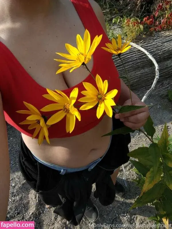 AGirlWhoLikesToEat / https: Onlyfans Photo Gallery 