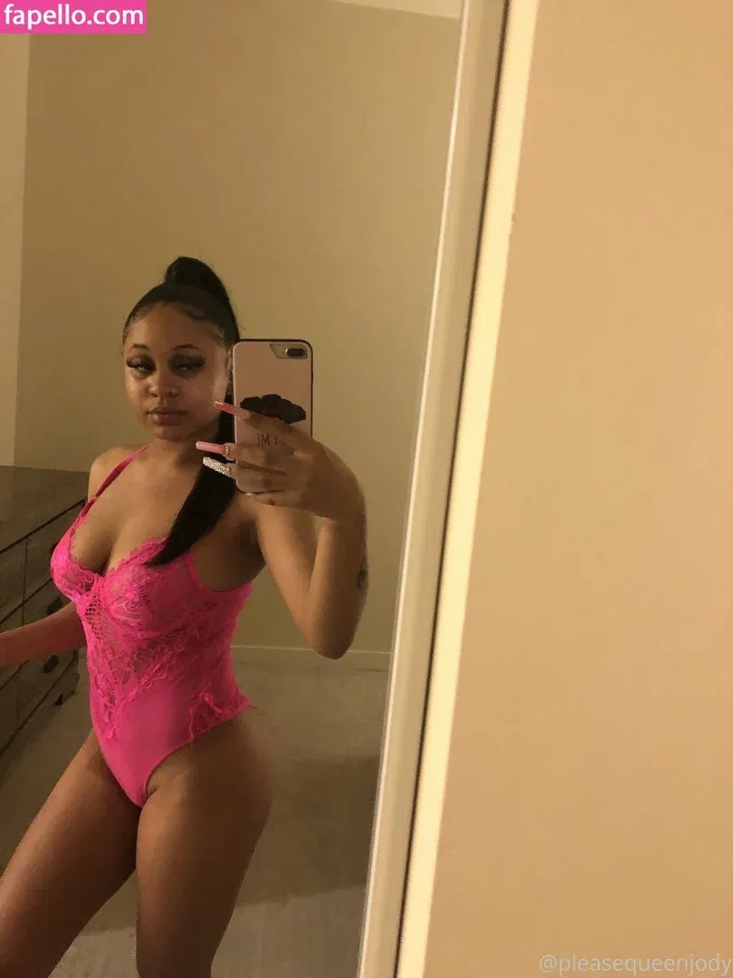 itsariaaofficial / officiallyariaa Onlyfans Photo Gallery 