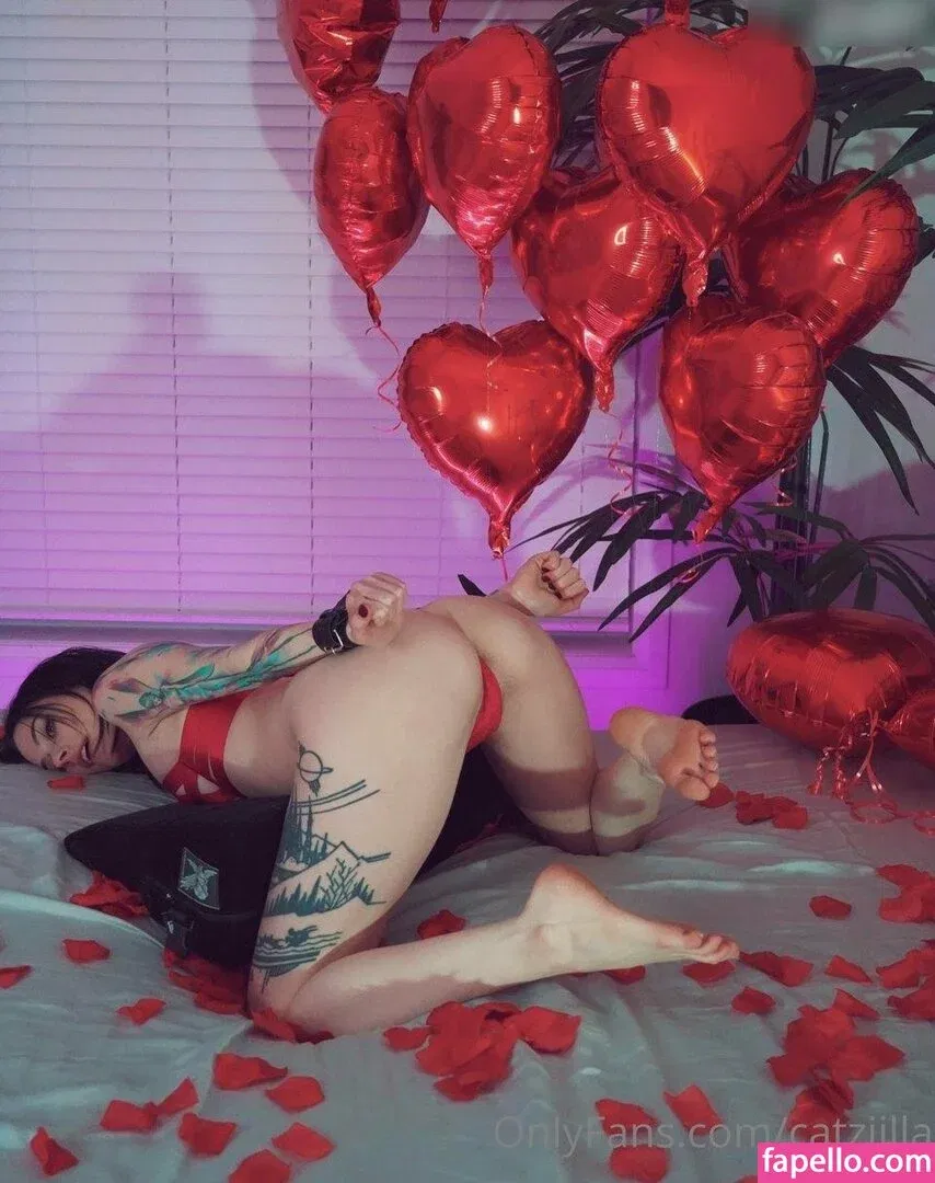 Catzilla / catziilla / cptamaziing Onlyfans Photo Gallery 