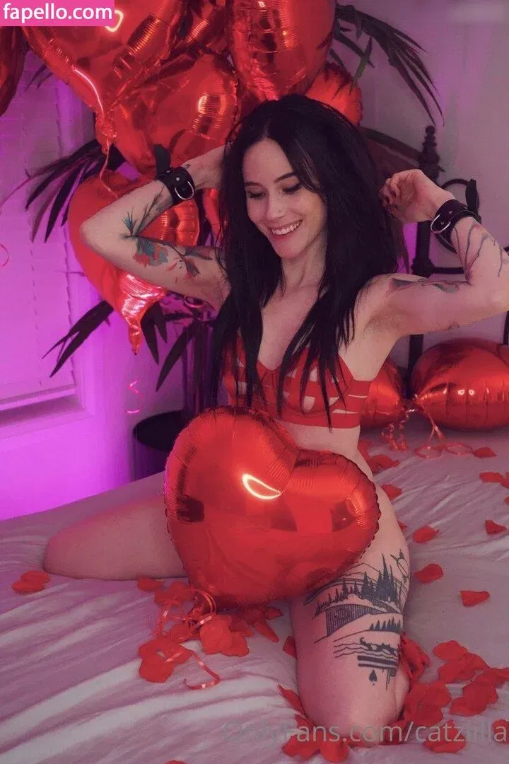 Catzilla / catziilla / cptamaziing Onlyfans Photo Gallery 