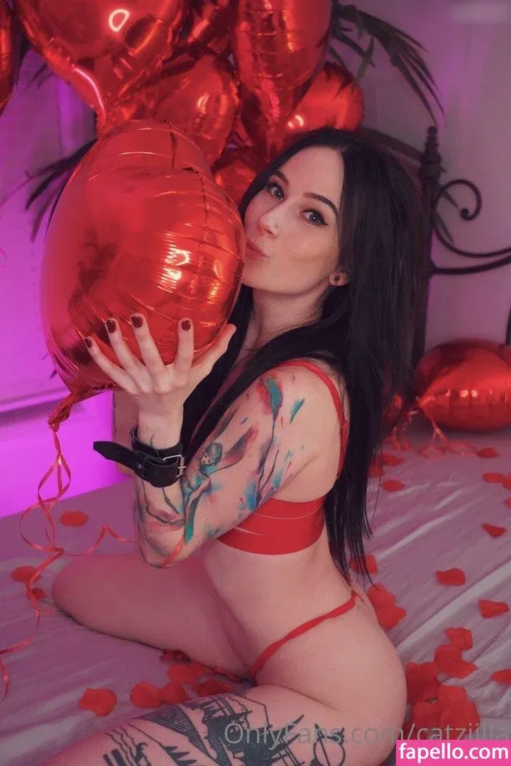 Catzilla / catziilla / cptamaziing Onlyfans Photo Gallery 