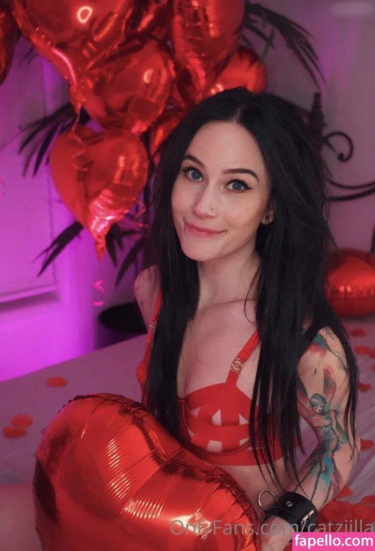 Catzilla / catziilla / cptamaziing Onlyfans Photo Gallery 