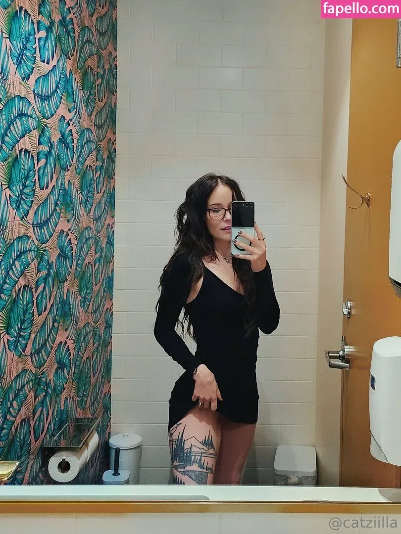 Catzilla / catziilla / cptamaziing Onlyfans Photo Gallery 
