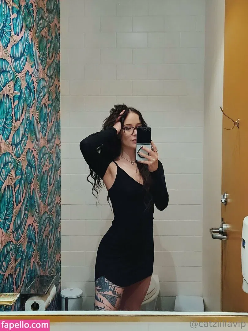 Catzilla / catziilla / cptamaziing Onlyfans Photo Gallery 