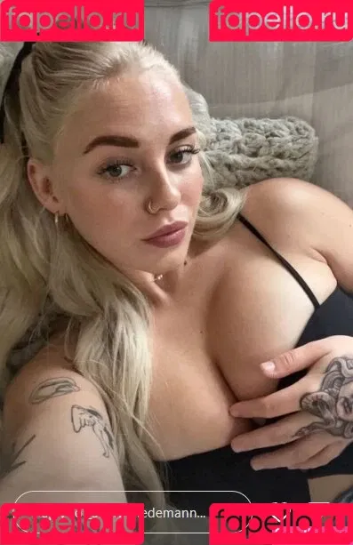 Sophie Riedemann / Sophuckingone / _sophieriedemann / https: Onlyfans Photo Gallery 
