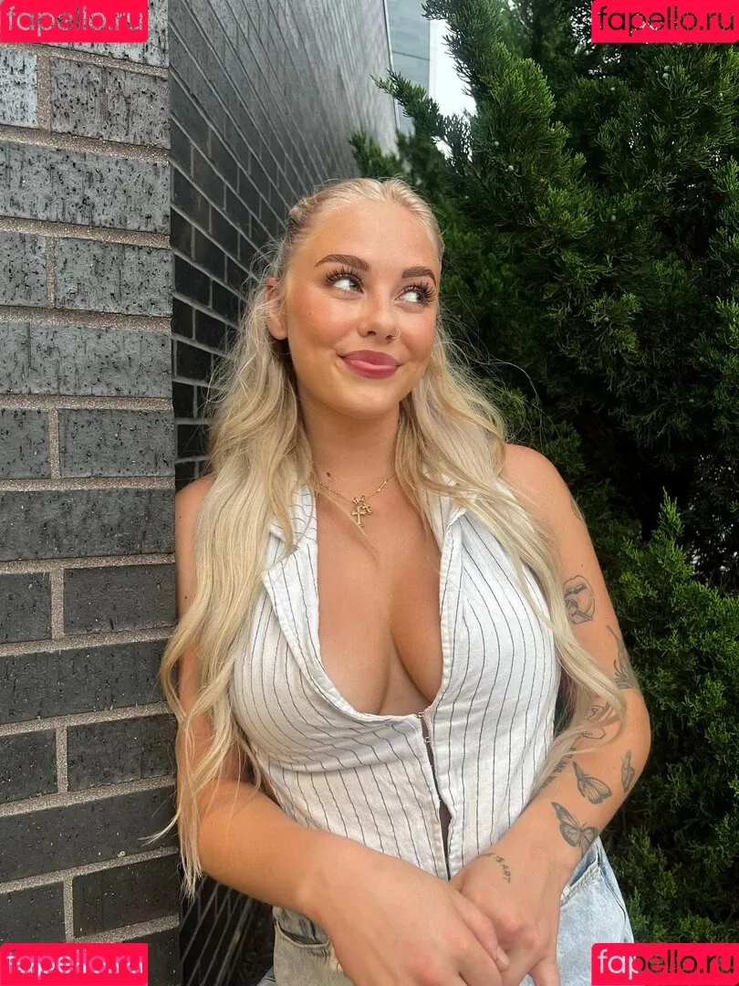 Sophie Riedemann / Sophuckingone / _sophieriedemann / https: Onlyfans Photo Gallery 