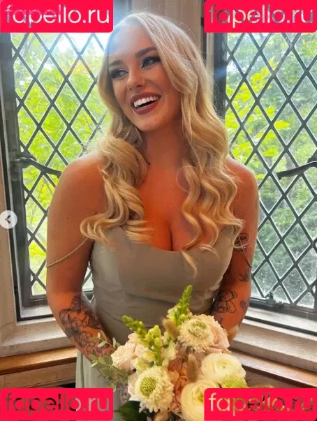 Sophie Riedemann / Sophuckingone / _sophieriedemann / https: Onlyfans Photo Gallery 
