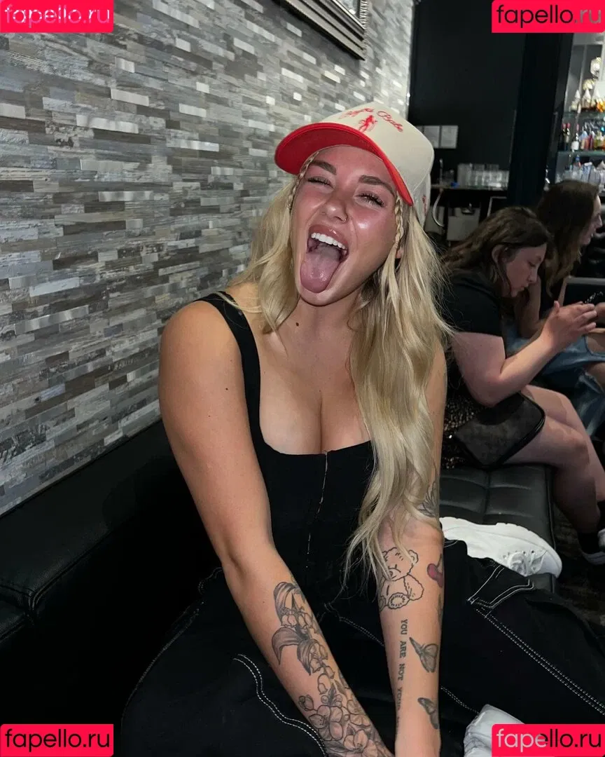 Sophie Riedemann / Sophuckingone / _sophieriedemann / https: Onlyfans Photo Gallery 