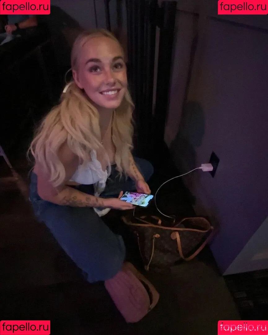 Sophie Riedemann / Sophuckingone / _sophieriedemann / https: Onlyfans Photo Gallery 