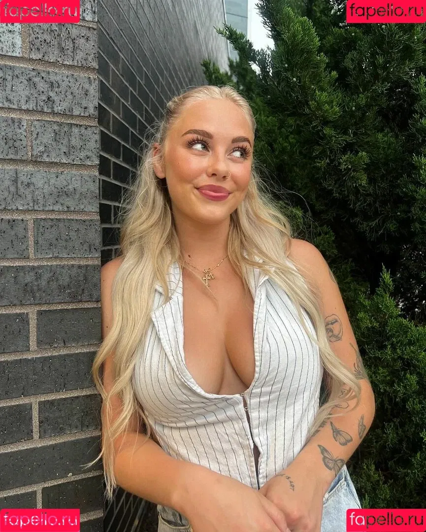 Sophie Riedemann / Sophuckingone / _sophieriedemann / https: Onlyfans Photo Gallery 