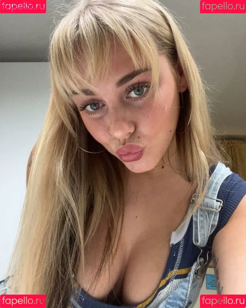 Sophie Riedemann / Sophuckingone / _sophieriedemann / https: Onlyfans Photo Gallery 